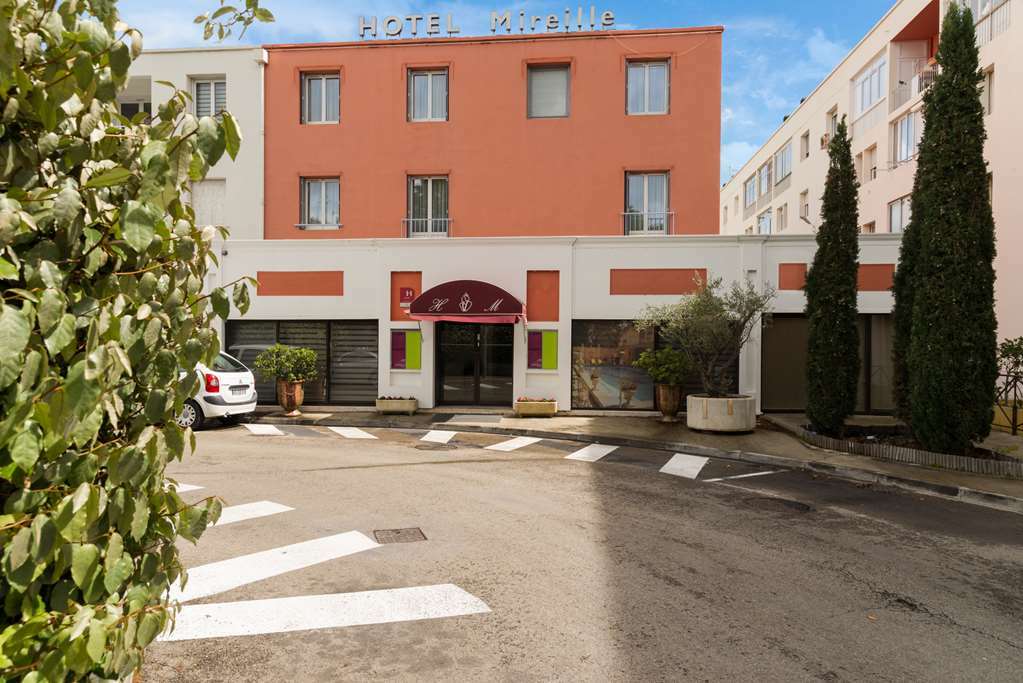 Hotel Mireille Arles Exteriör bild